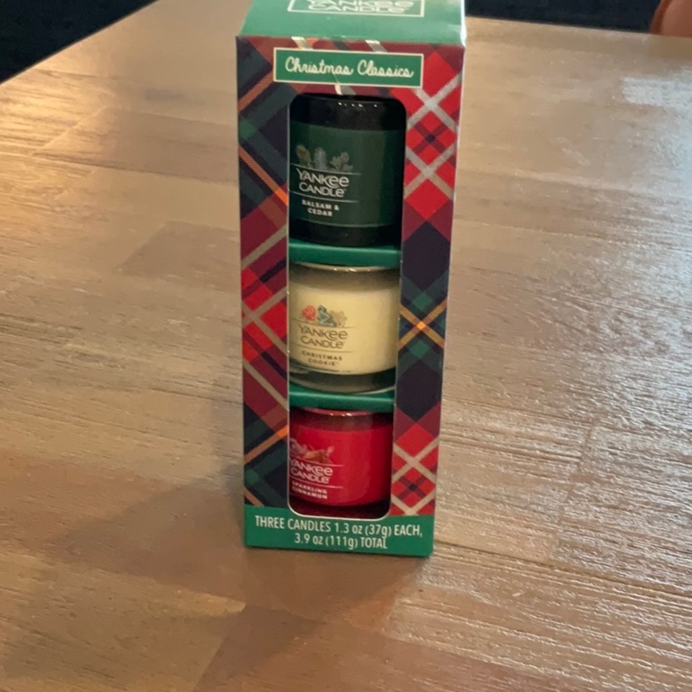 Yankee Candle Christmas Classics Trio - Red, Green, Cream